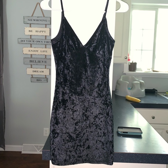 Little black velvet dress ❤️ - Picture 3 of 5